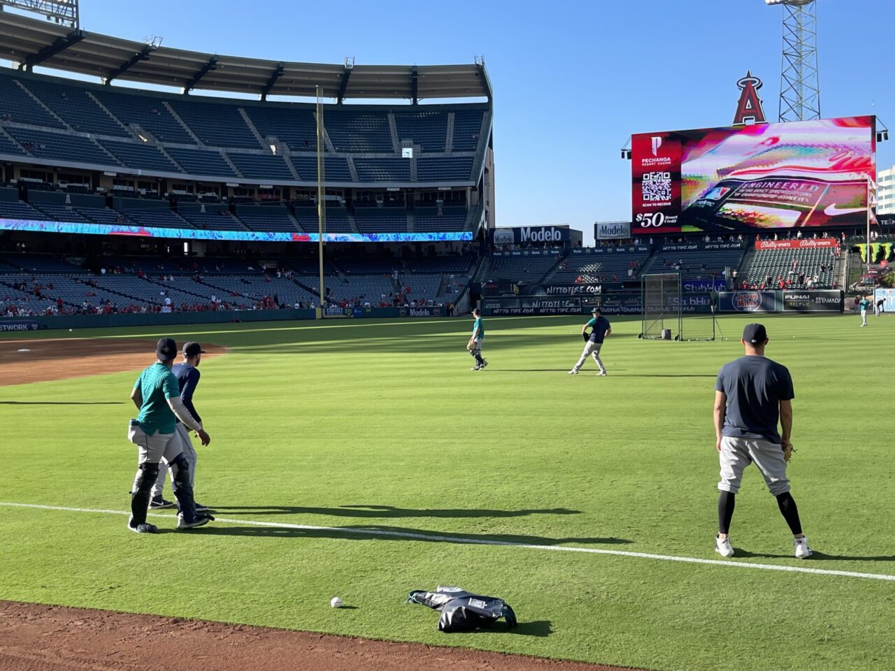 エンゼルスタジアム 128-129