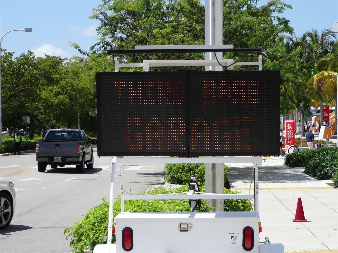 ローンデポパークの駐車場